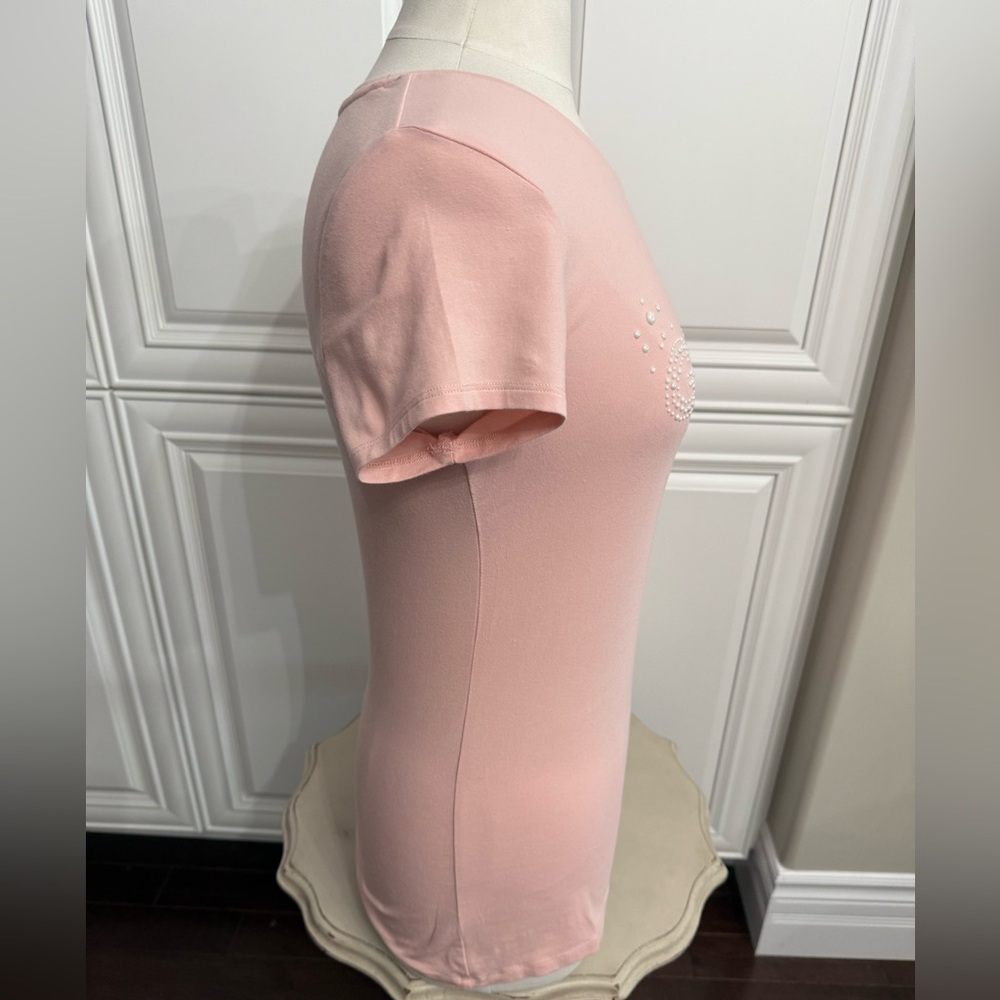Smart Guess Women’s Sz Medium Pink Short Sleeve T-Shirt with Logo in Faux Pearls - Picture 10 of 12